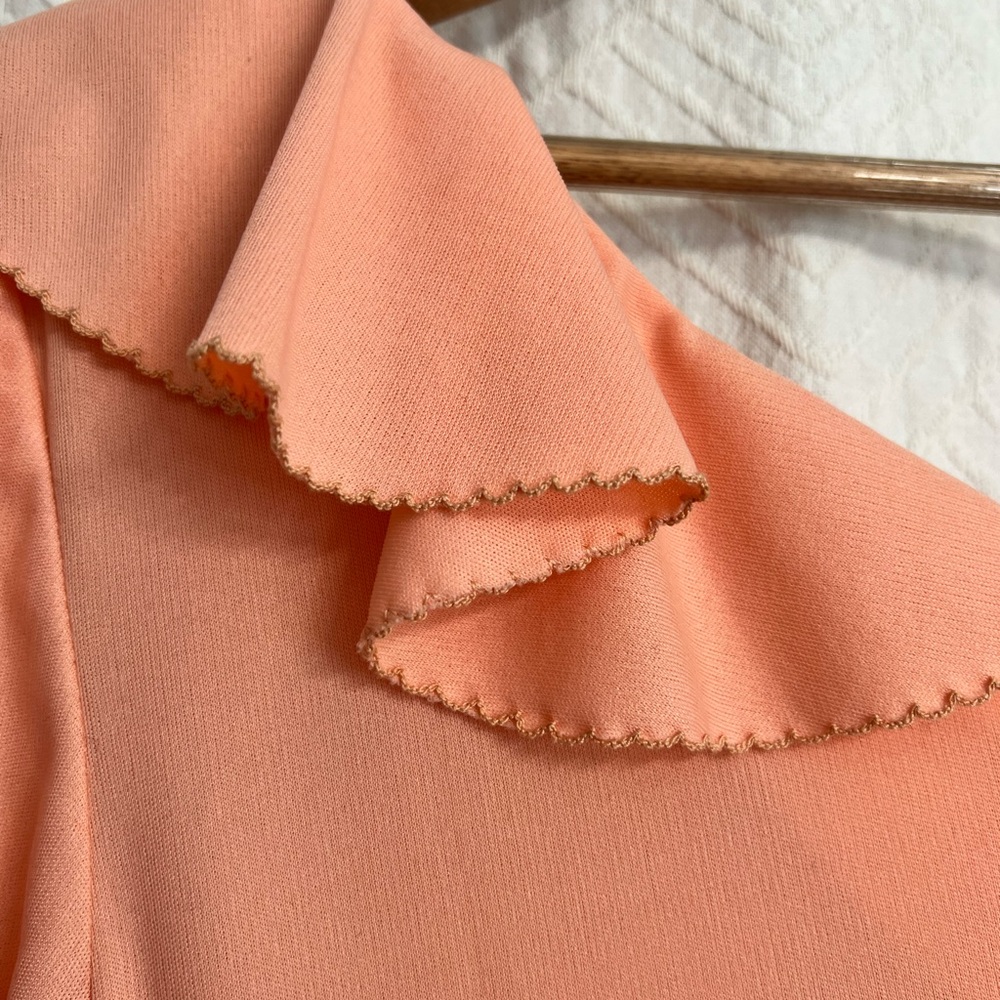 Elegant Vintage Peach Dress with Ruffle Sleeves - Picture 5 of 8